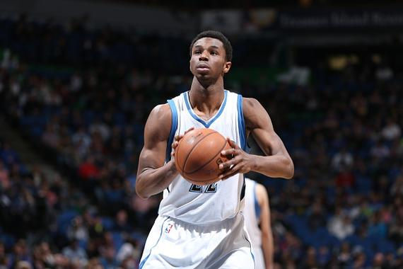 核心缺阵！布克因伤缺席对雷霆的NBA杯关键战