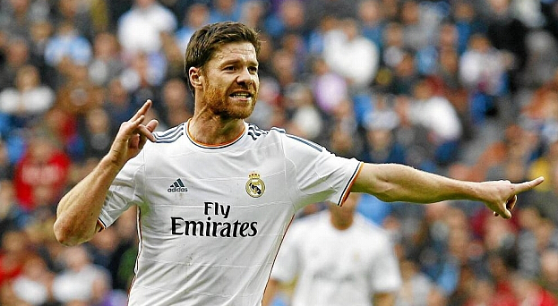 拉卡泽特回到酋长球场，观看并解说枪手对阵拜仁的比赛