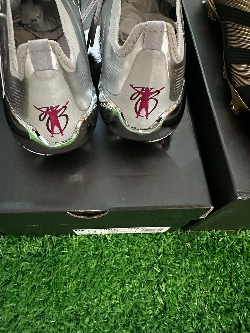 欧冠进球榜更新：莱万连续破门,