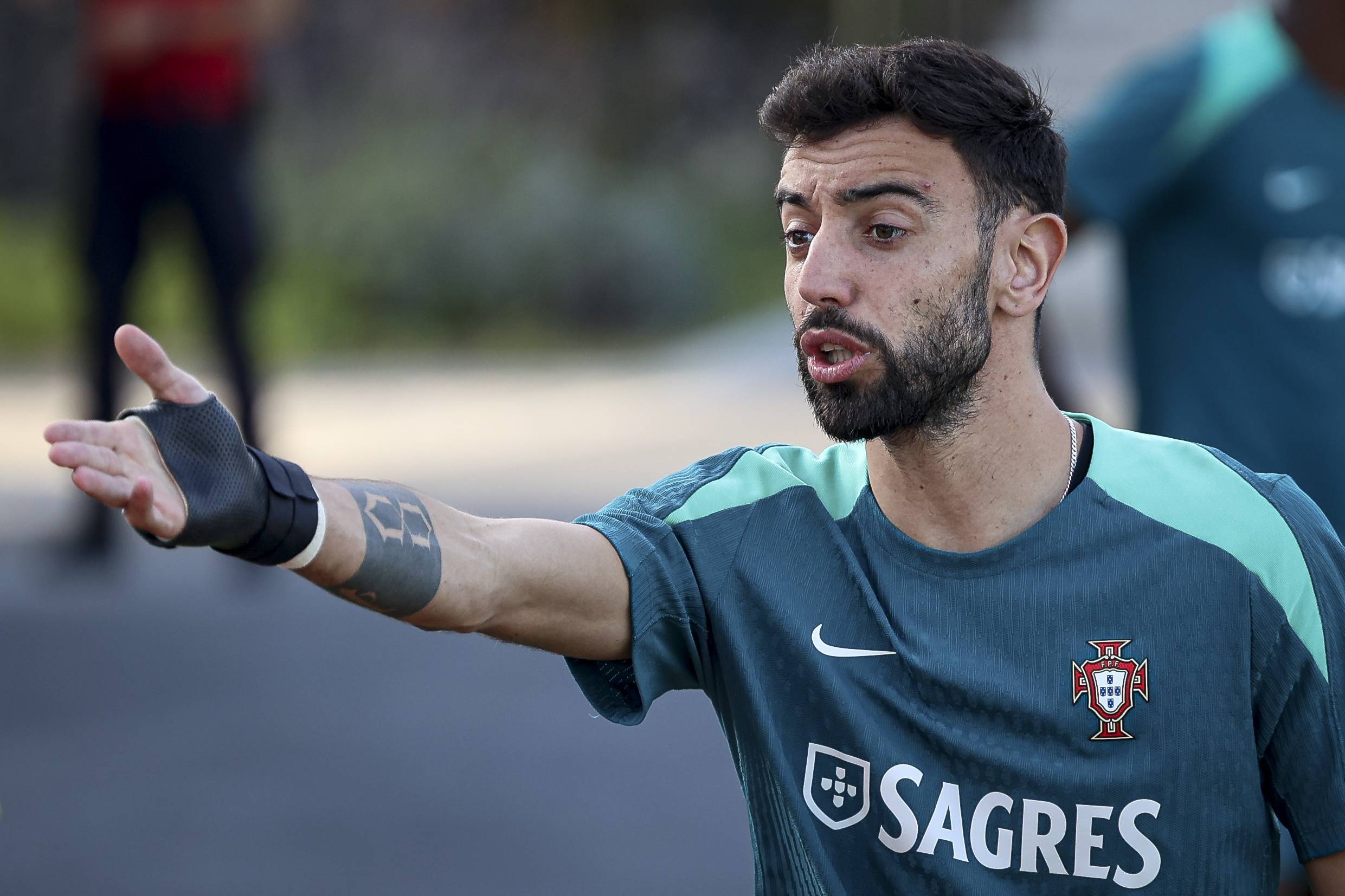 篮球湖人替补球员贡献关键篮板