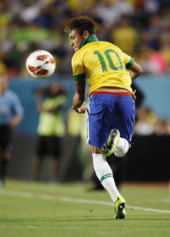 西甲：巴萨主场3-0完胜瓦伦西亚