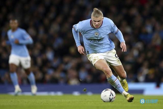 前锋射门力度与准度如何兼顾？